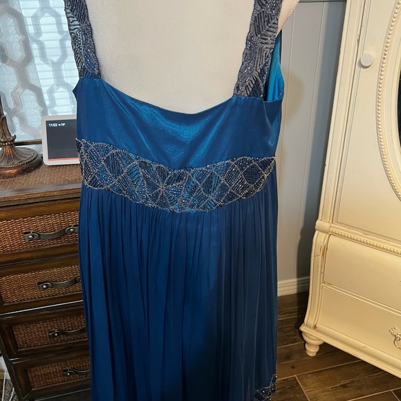 Adrianna Papel plus evening cocktail dress - Picture 5 of 5